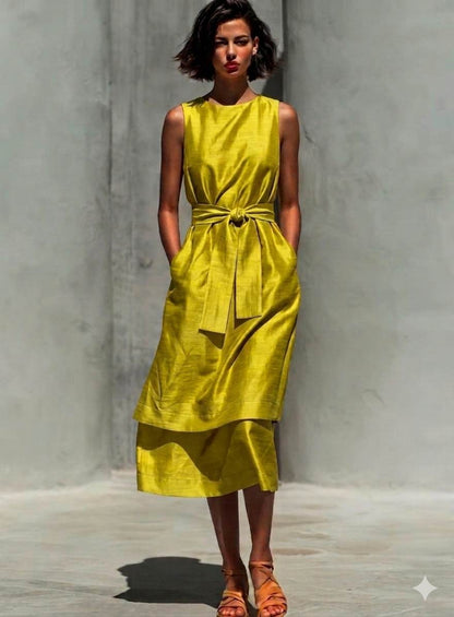 Lime-green base heavily infused with a golden undertone.
Metallic Shimmer Fabric