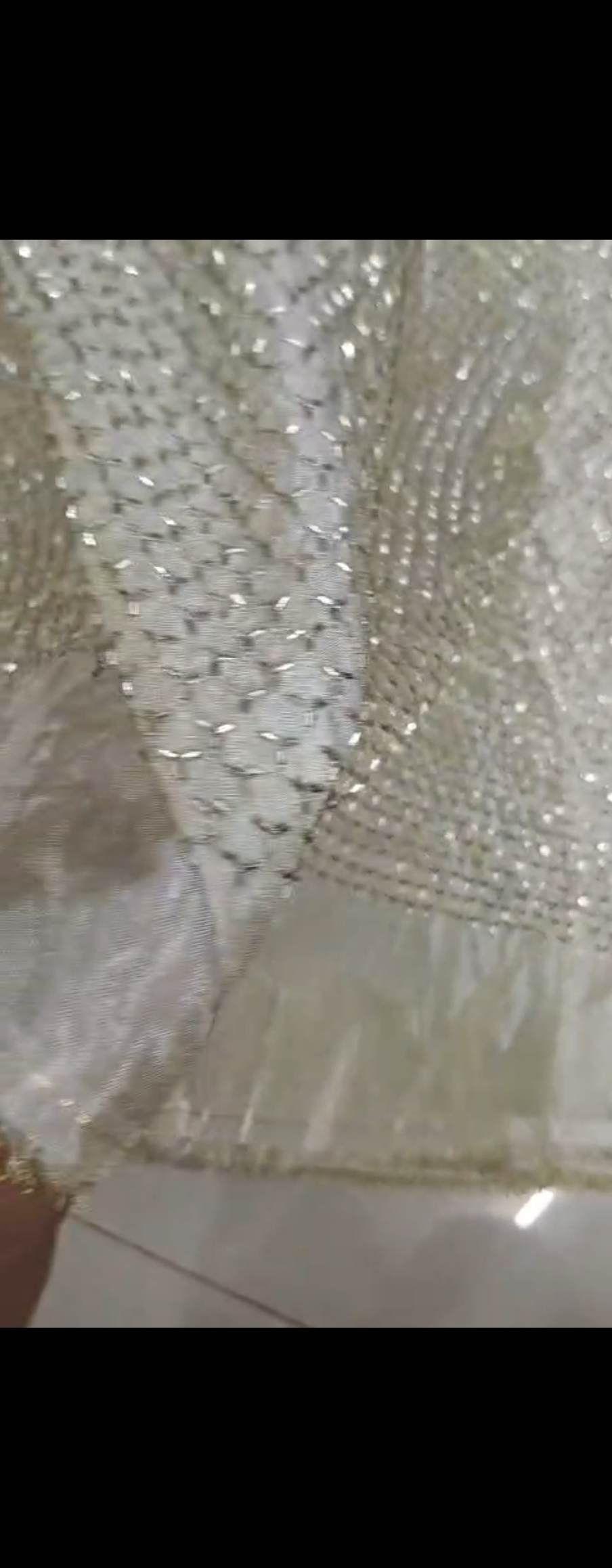OFF WHITE base heavily infused with a golden undertone.
Metallic Shimmer Dyeble Fabric with Heavy Handwork Jaal