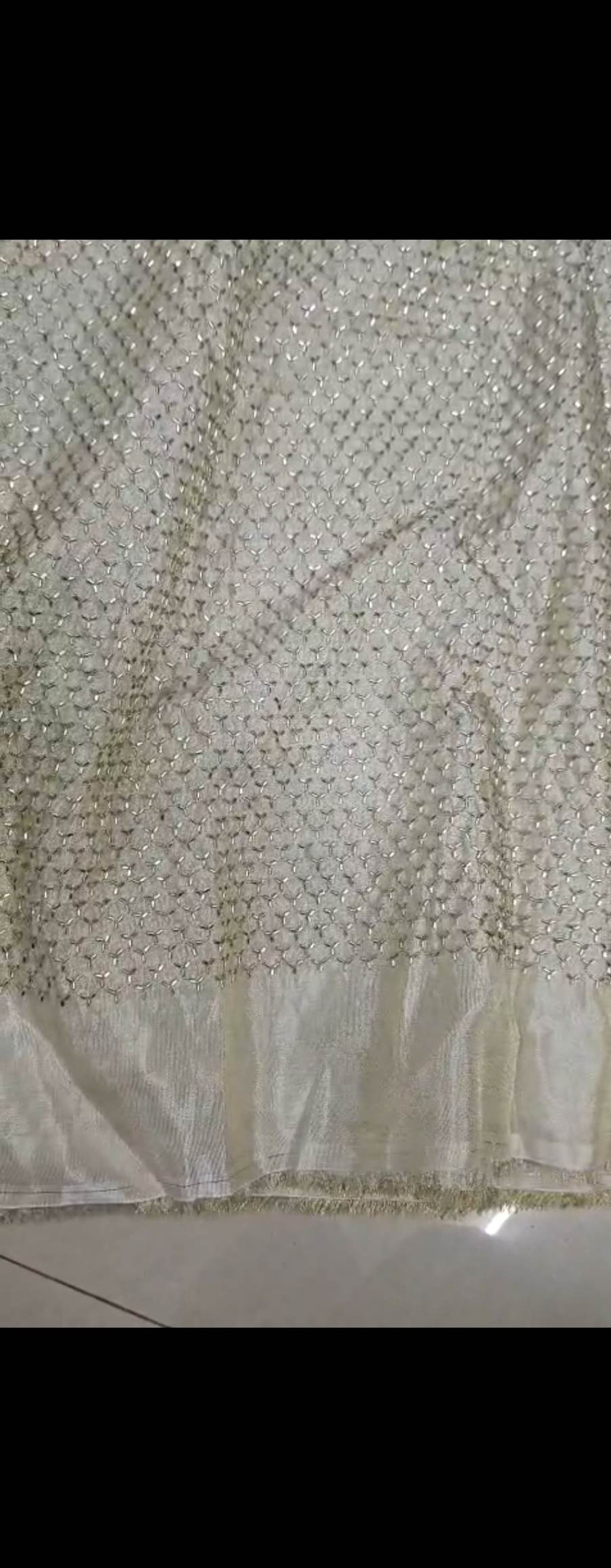 OFF WHITE base heavily infused with a golden undertone.
Metallic Shimmer Dyeble Fabric with Heavy Handwork Jaal